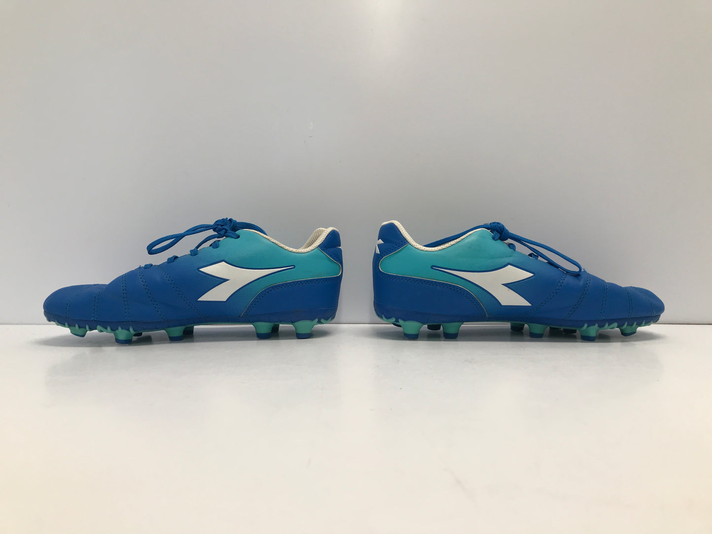Soccer Shoes Cleats Child Size 5 Adidas Youth Blue and Aqua Excellent