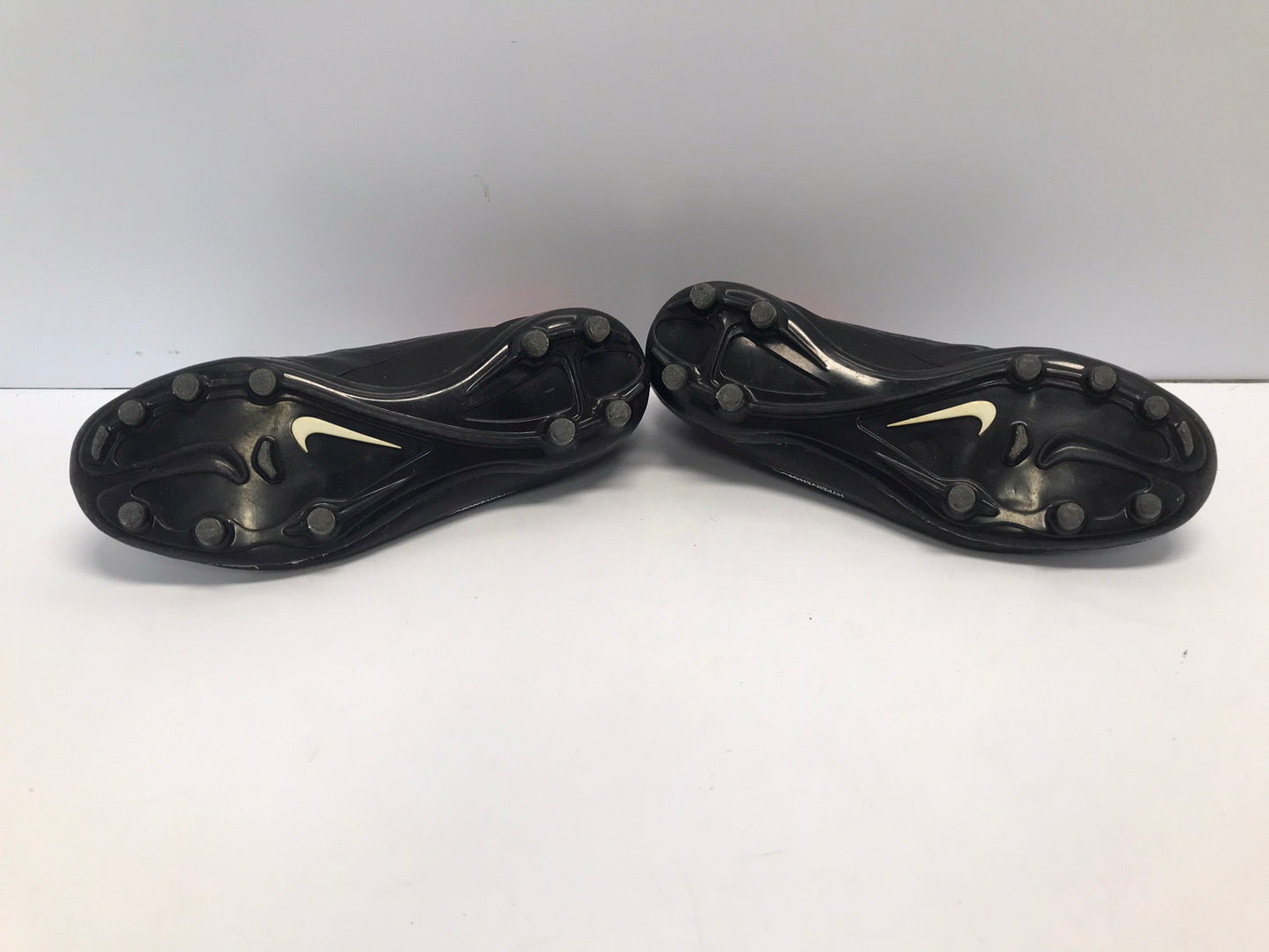 Soccer Shoes Cleats Child Size 5 Nike Hypervenom Black Fushia