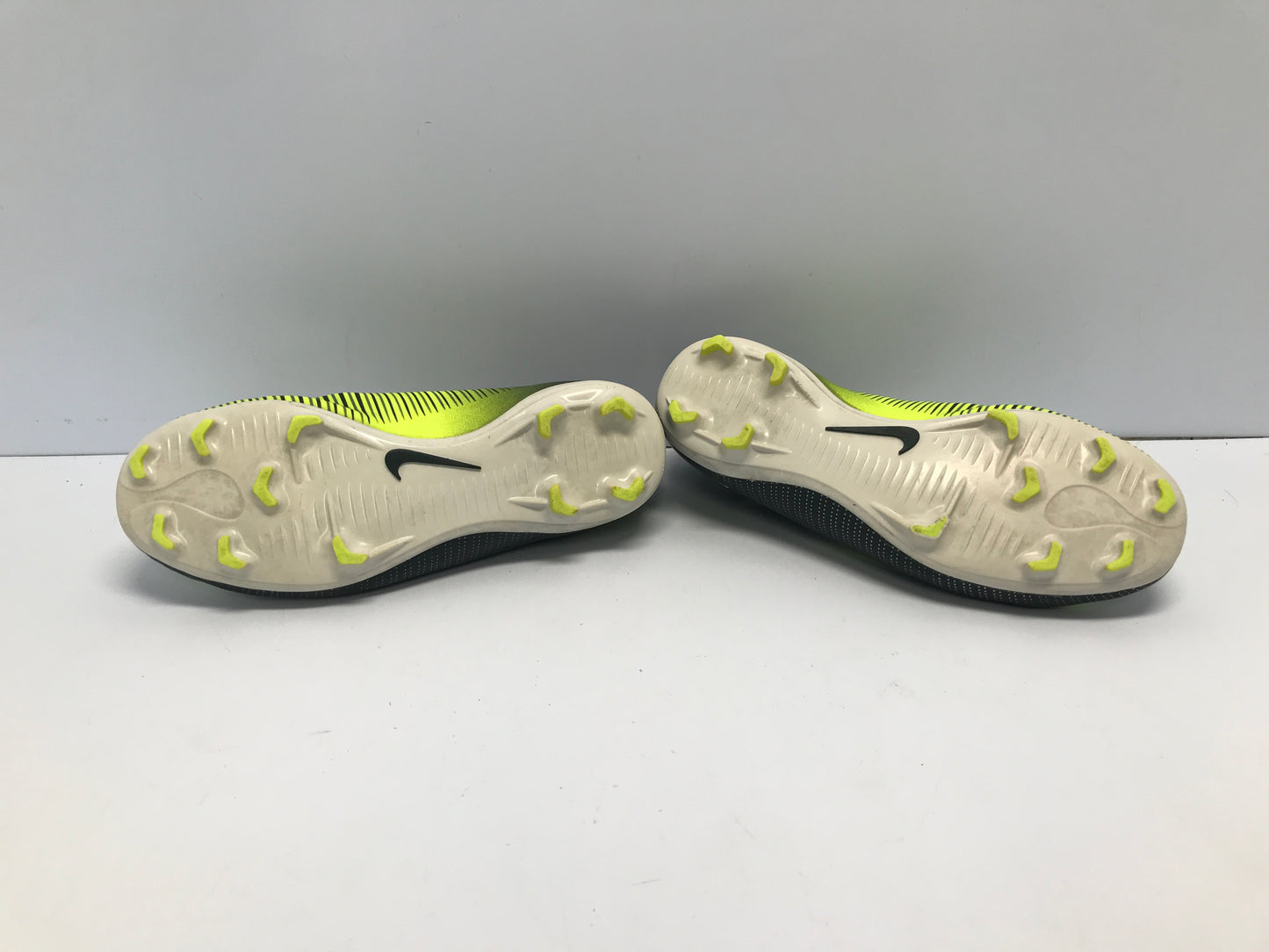 Soccer Shoes Cleats Child Size 5 Youth Nike Mercurial CR7 Grey Lime Outstanding Quality