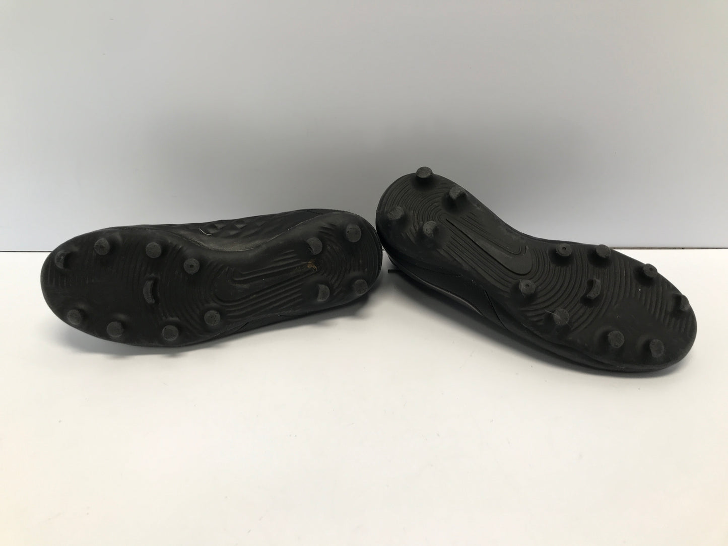 Soccer Shoes Cleats Child Size 8-9 Toddler Nike Tiempo Black