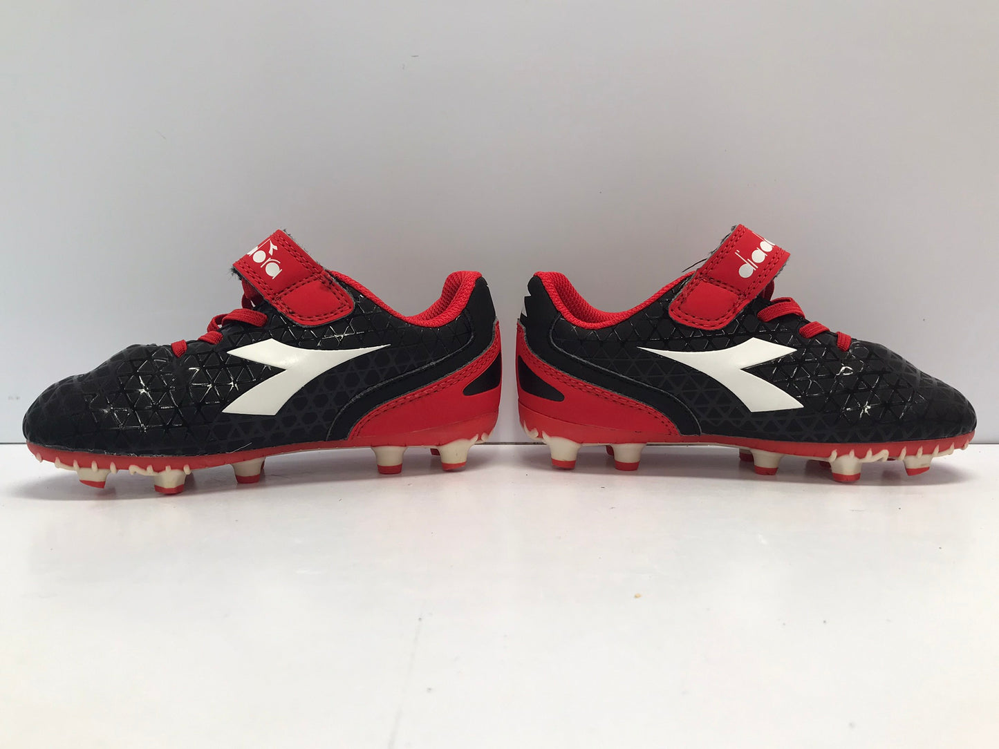 Soccer Shoes Cleats Child size 11 Toddler Diadora Red Black Like New