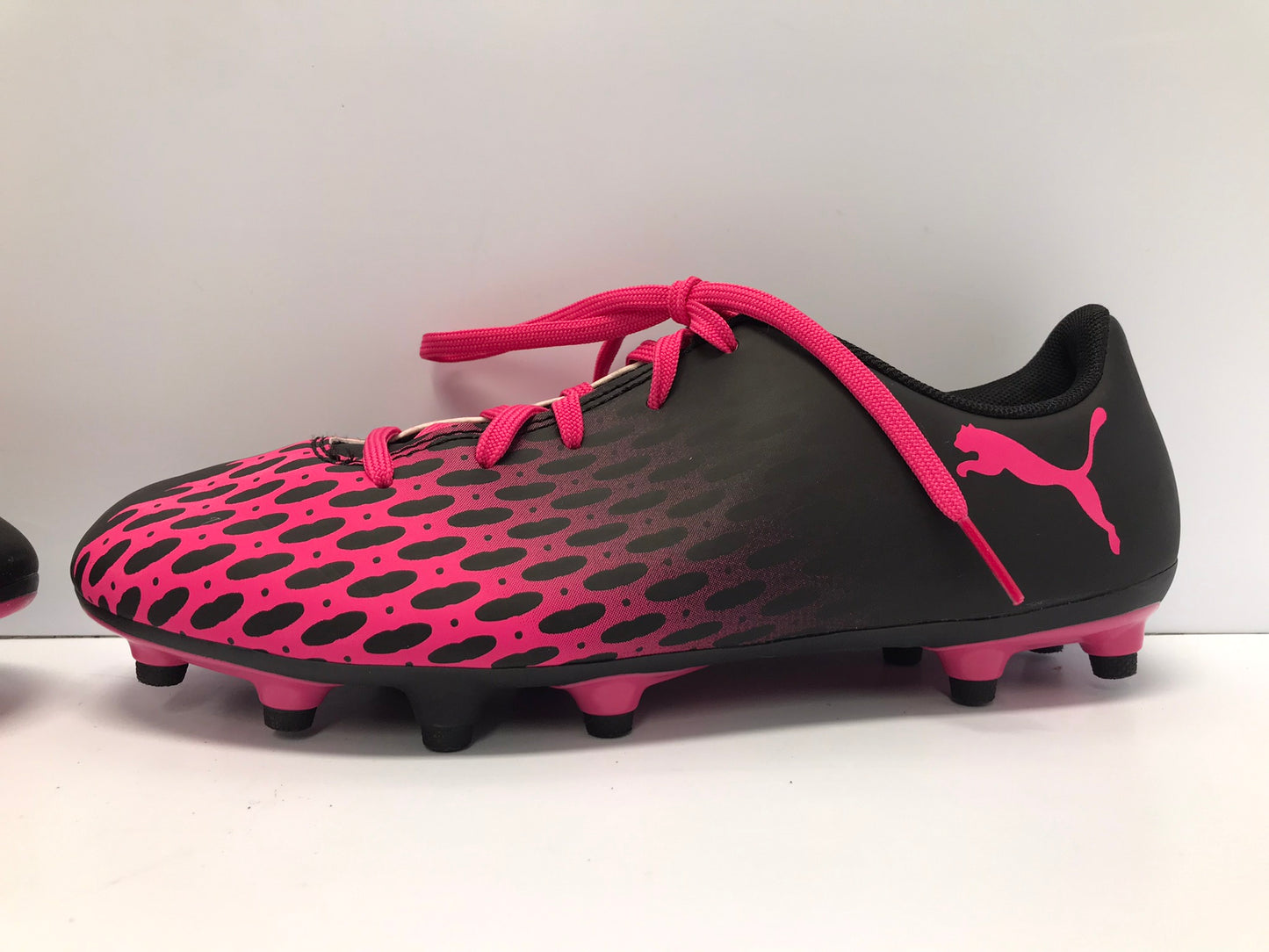 Soccer Shoes Cleats Ladies Size 6 Puma Black Fushia New Demo Model