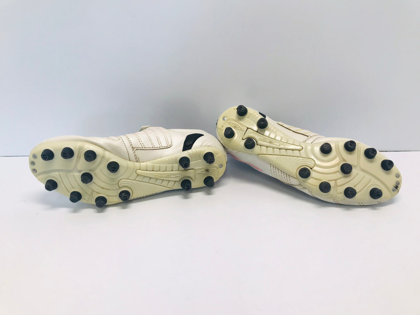 Soccer Shoes Cleats Ladies Size 8.5 Umbro White Pink Excellent