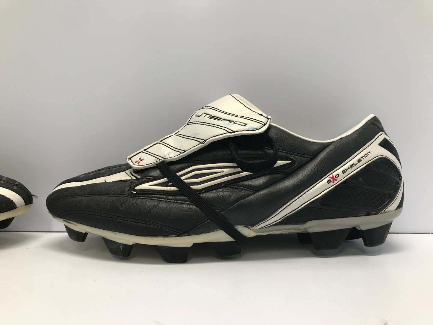 Soccer Shoes Cleats Men's Size 10.5 Wide Umbro Black White Leather