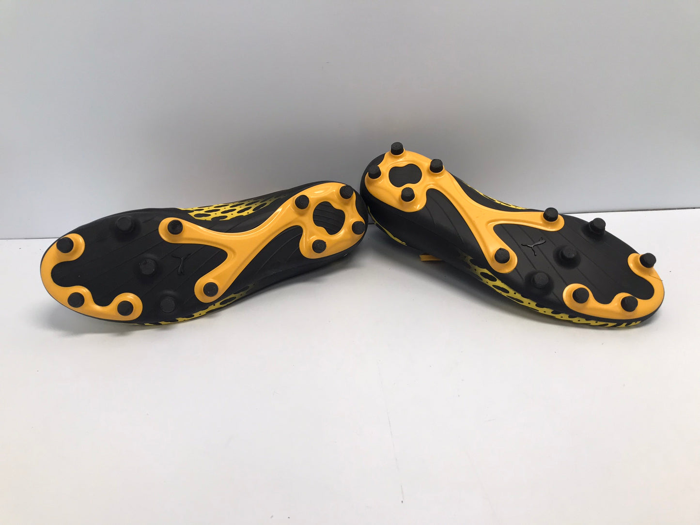 Soccer Shoes Cleats Men's Size 11.5 Puma Yellow Black Like New
