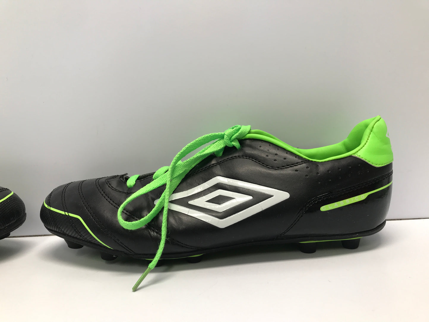 Soccer Shoes Cleats Men's Size 11 Umbro Black Lime Wide Foot Excellent