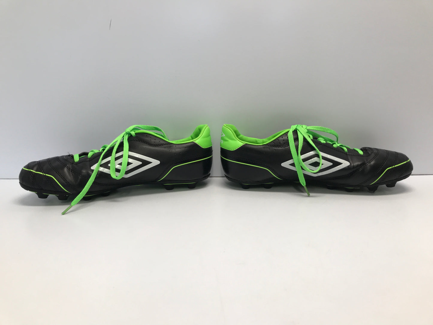 Soccer Shoes Cleats Men's Size 11 Umbro Black Lime Wide Foot Excellent