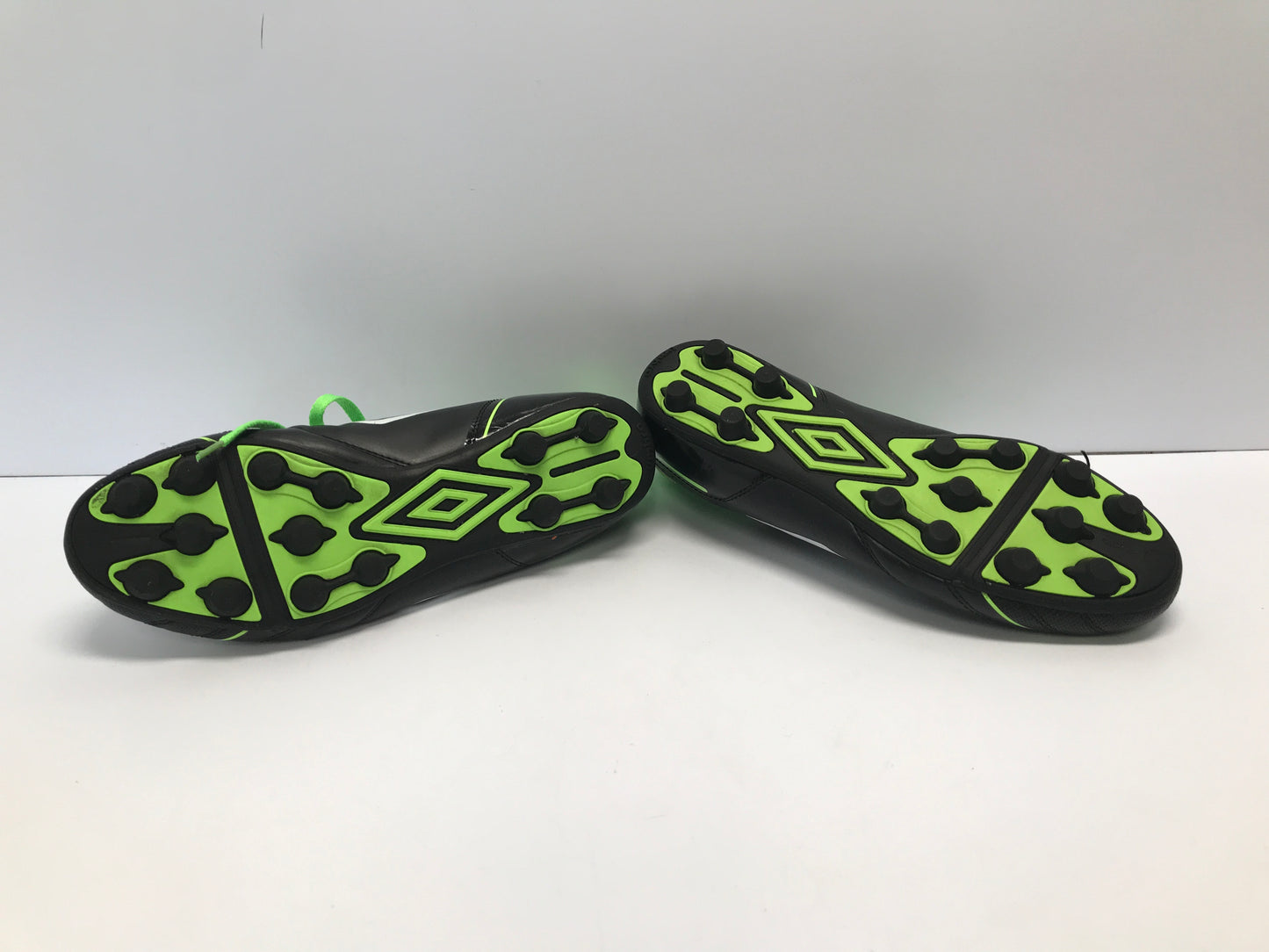Soccer Shoes Cleats Men's Size 11 Umbro Black Lime Wide Foot Excellent