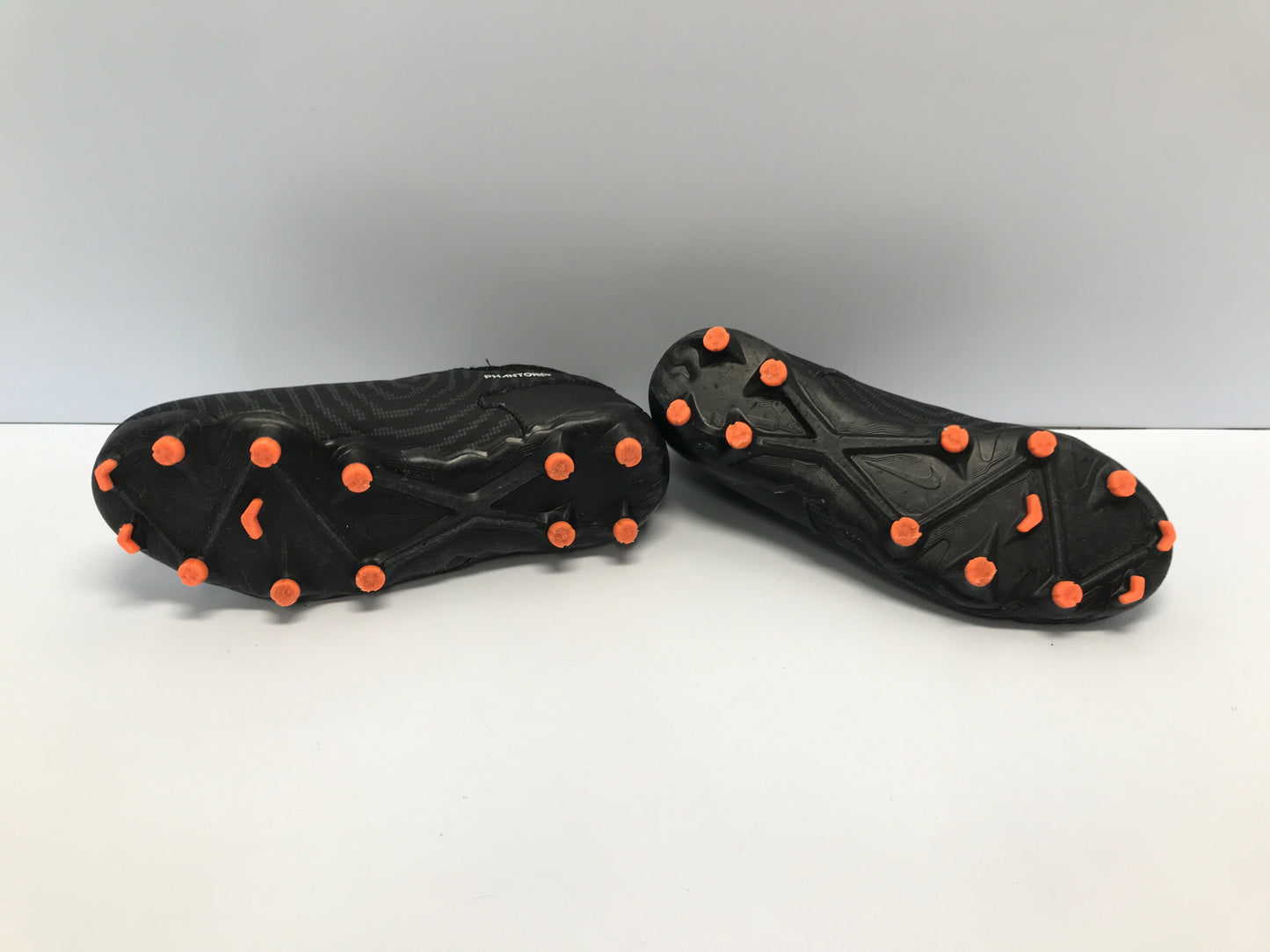 Soccer Shoes Cleats Men's Size 6 Nike Phantom Black Tangerine Slipper Foot Excellent