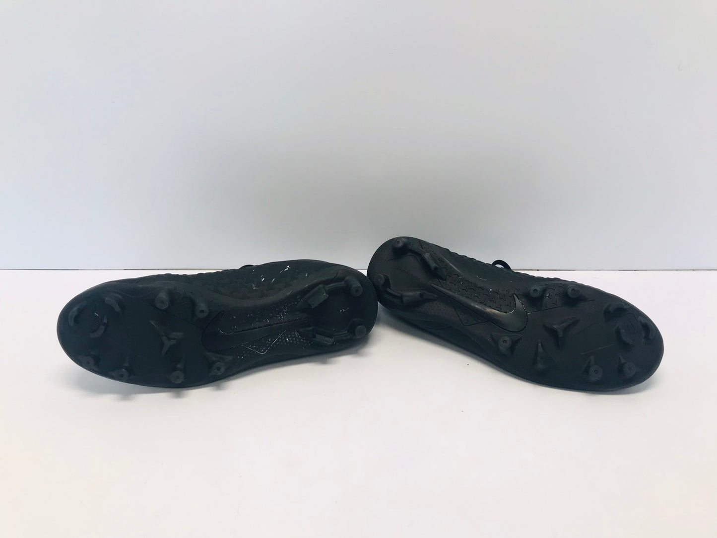 Soccer Shoes Cleats Men's Size 6 Nike Phantom Black With Slipper Foot Outstanding Quality