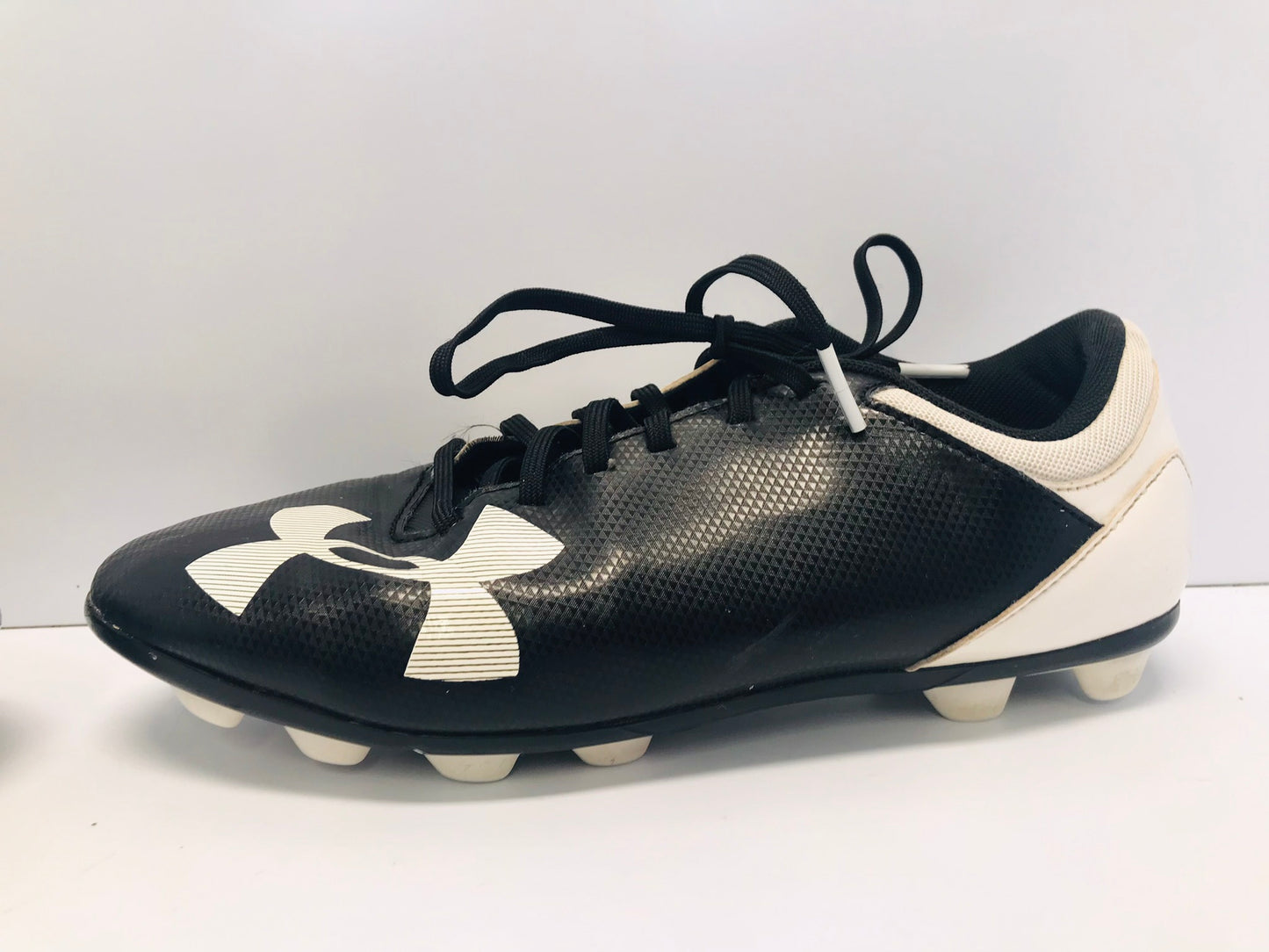 Soccer Shoes Cleats Men's Size 6 Under Armour  Black White