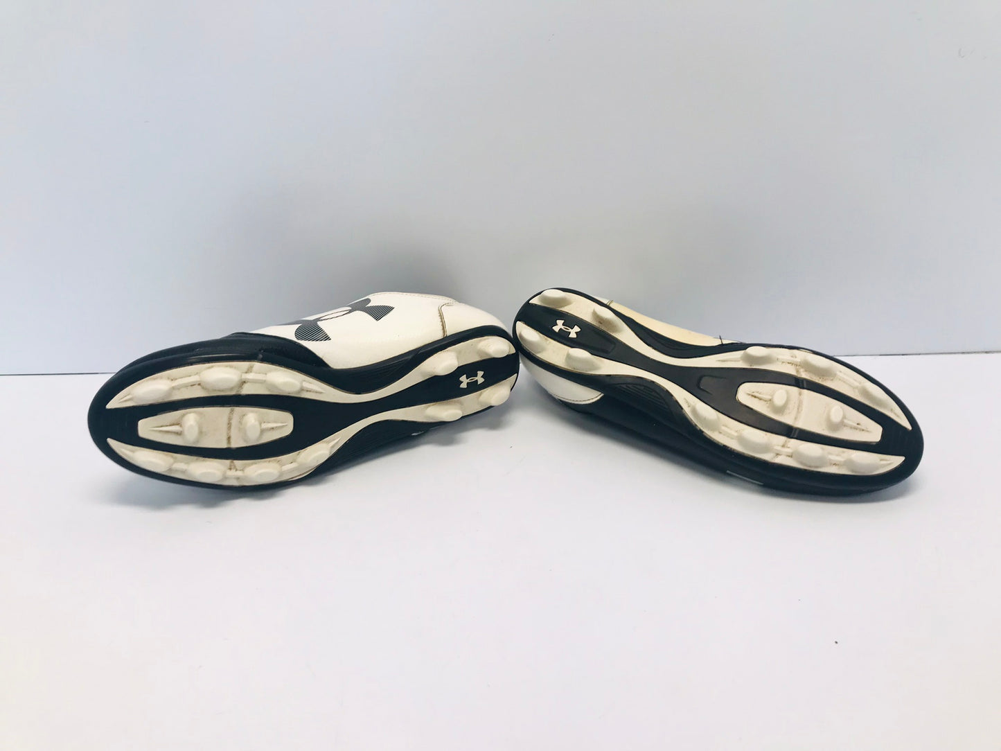 Soccer Shoes Cleats Men's Size 6 Under Armour Black White