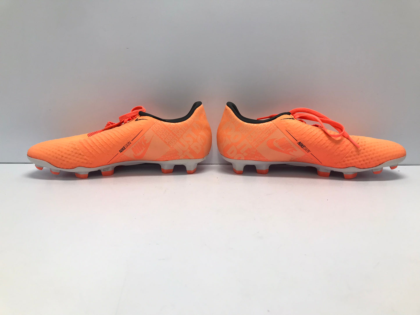 Soccer Shoes Cleats Men's Size 7.5 Nike Phantom Peach Excellent Quality
