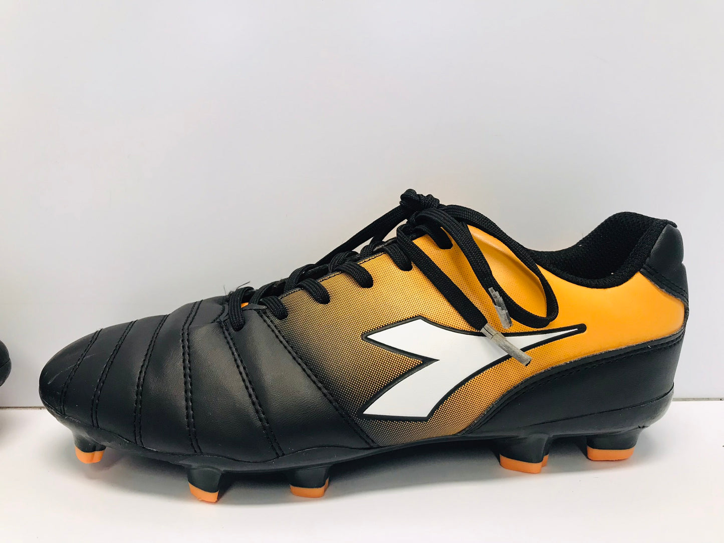 Soccer Shoes Cleats Men's Size 7 Diadora Black Orange Minor Wear