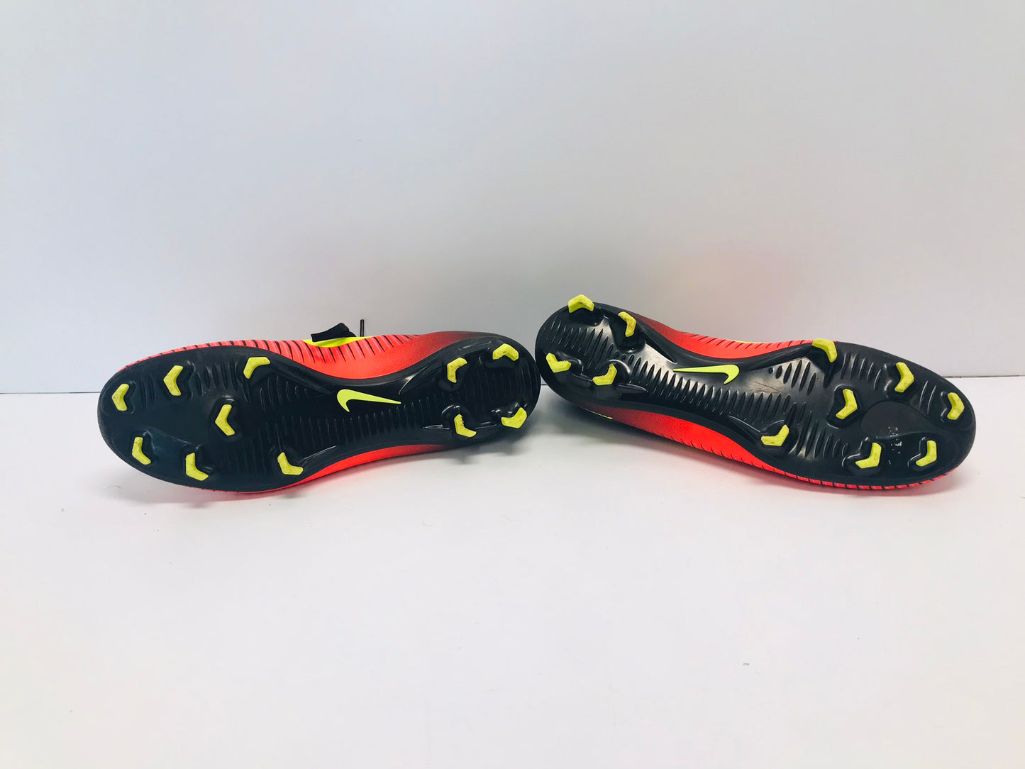 Soccer Shoes Cleats Men's Size 7 Nike Mercurial Red Black Lime Excellent