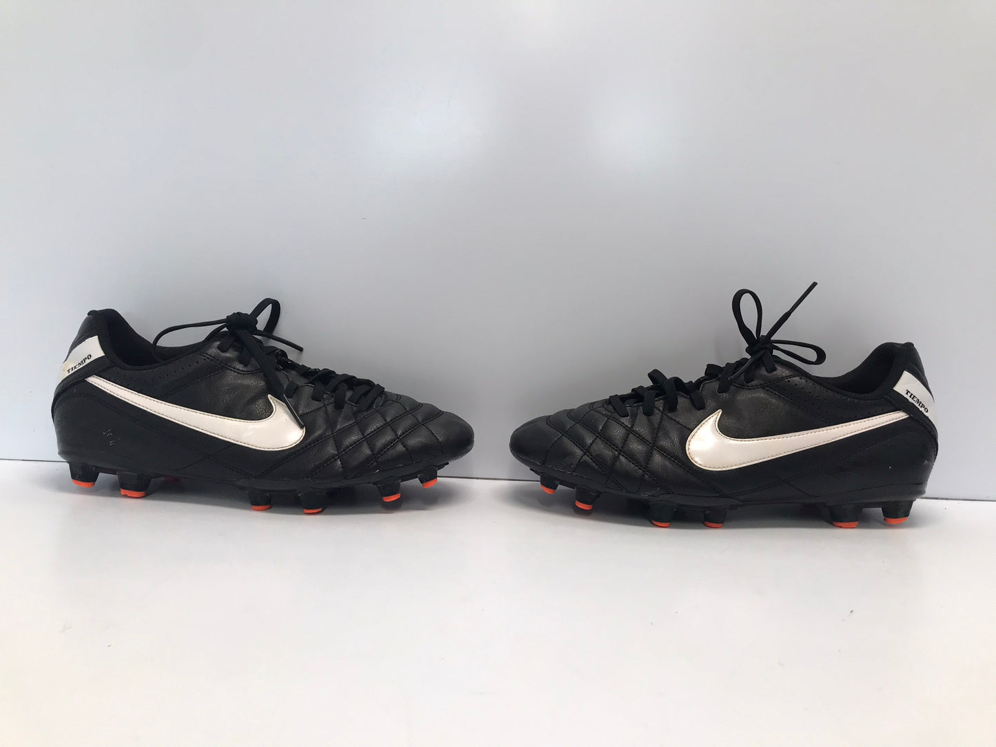 Soccer Shoes Cleats Men's Size 8.5 Nike Tiempo Black White Excellent