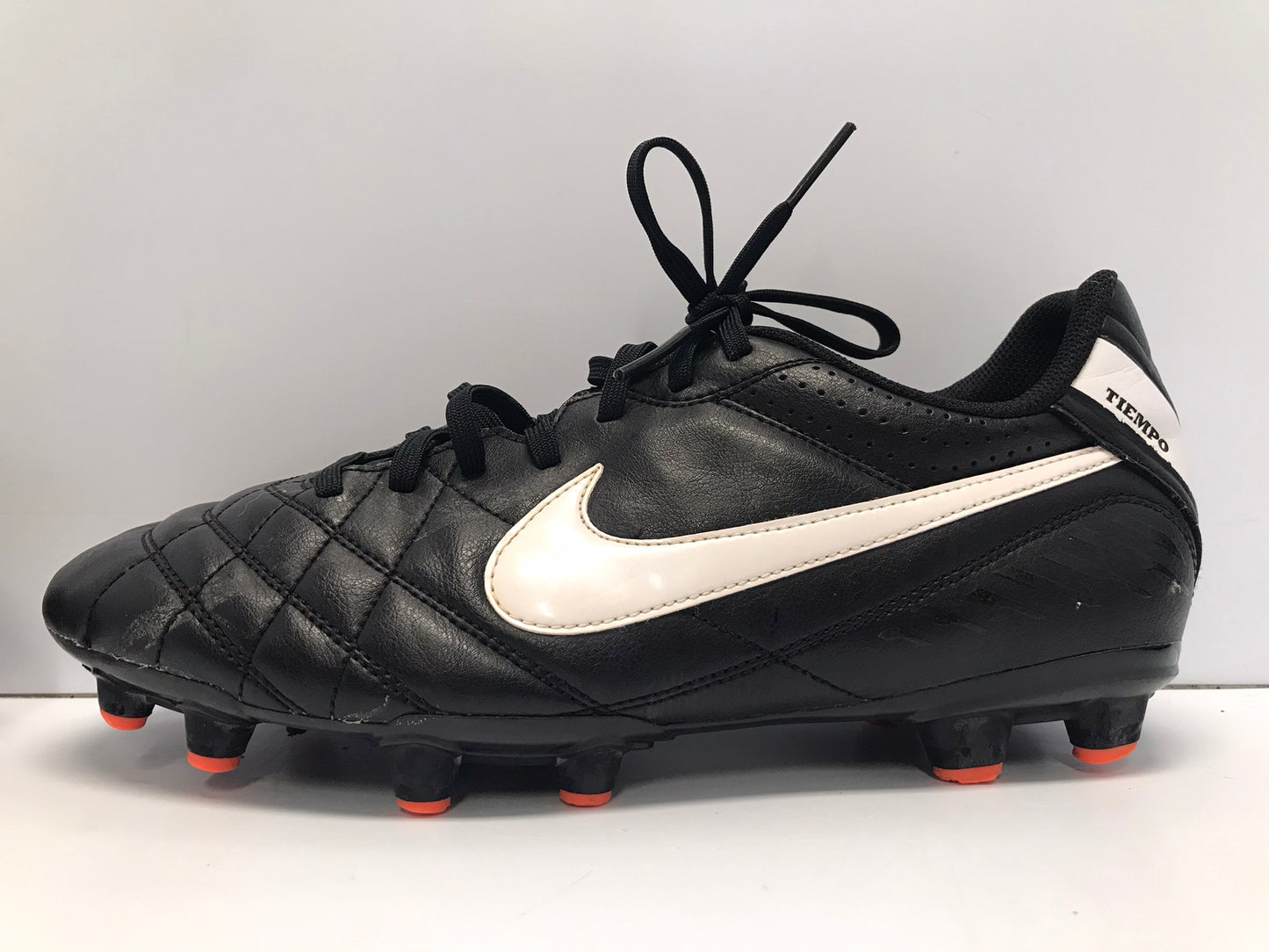 Soccer Shoes Cleats Men's Size 8.5 Nike Tiempo Black White Excellent