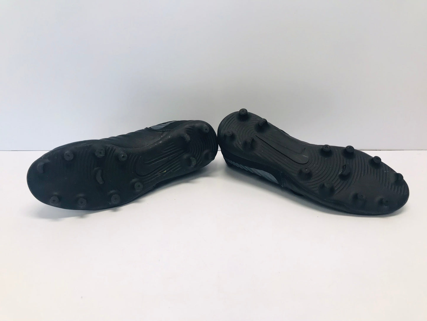 Soccer Shoes Cleats Men's Size 8 Nike Black Like New