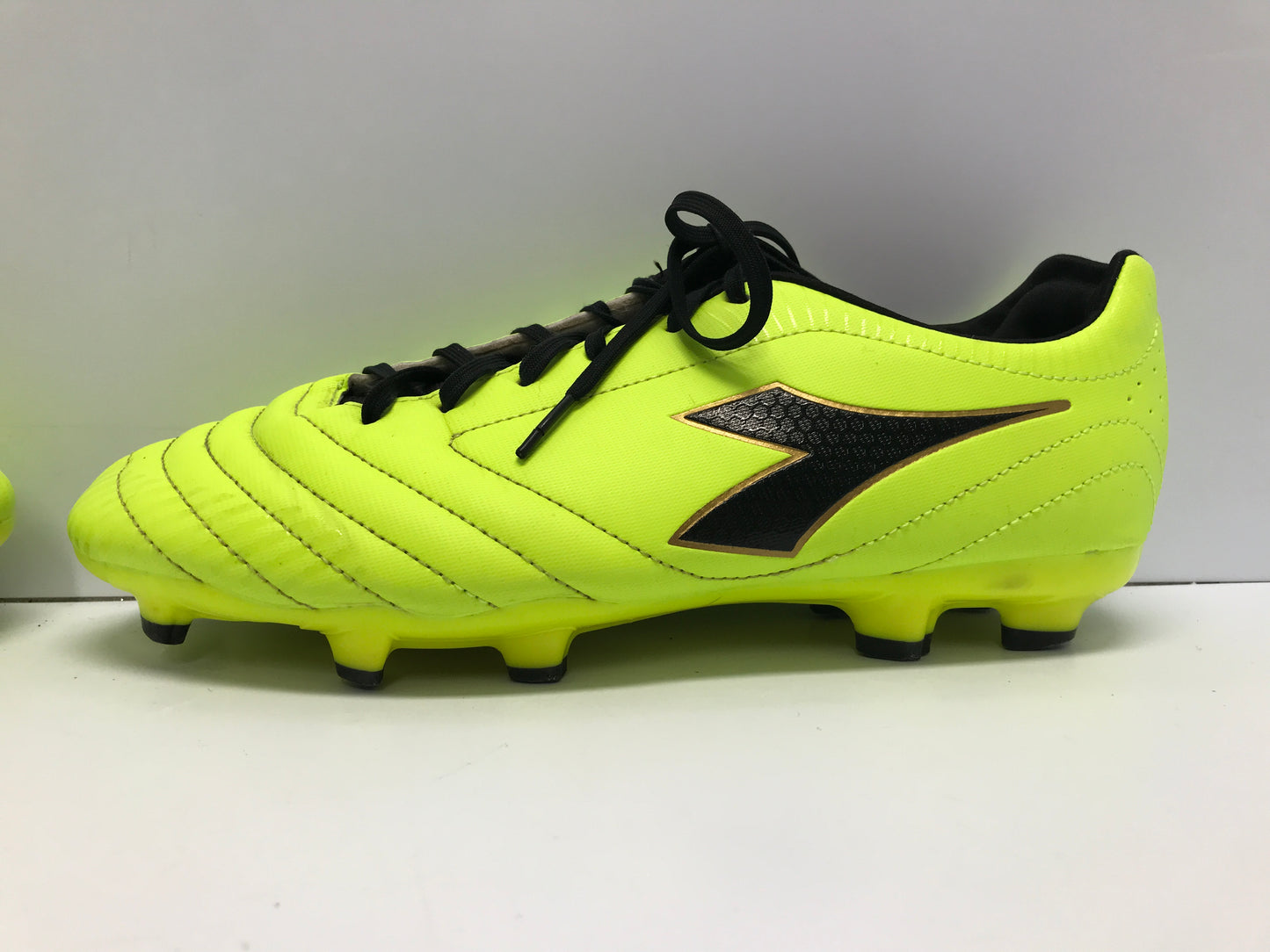 Soccer Shoes Cleats Men's Size 9.5 Diadora Lime Black Like New Outstanding Quality