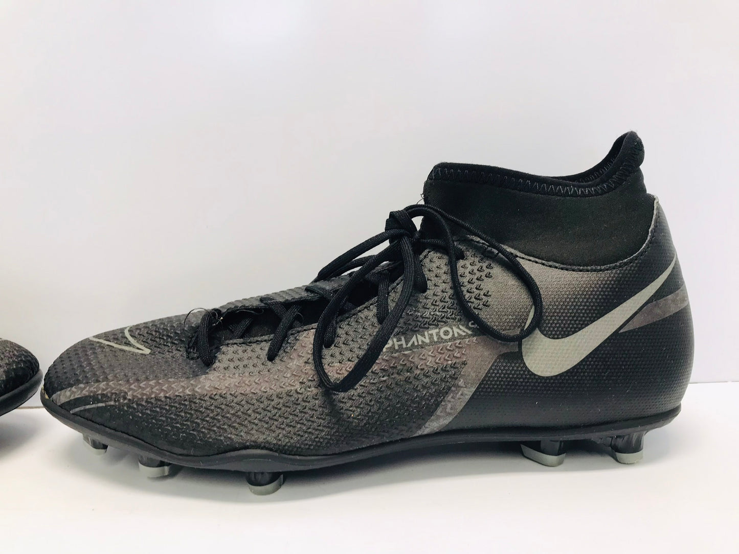 Soccer Shoes Cleats Men's Size 9.5 Nike Phantom With Slipper Foot Black Grey Excellent Like New