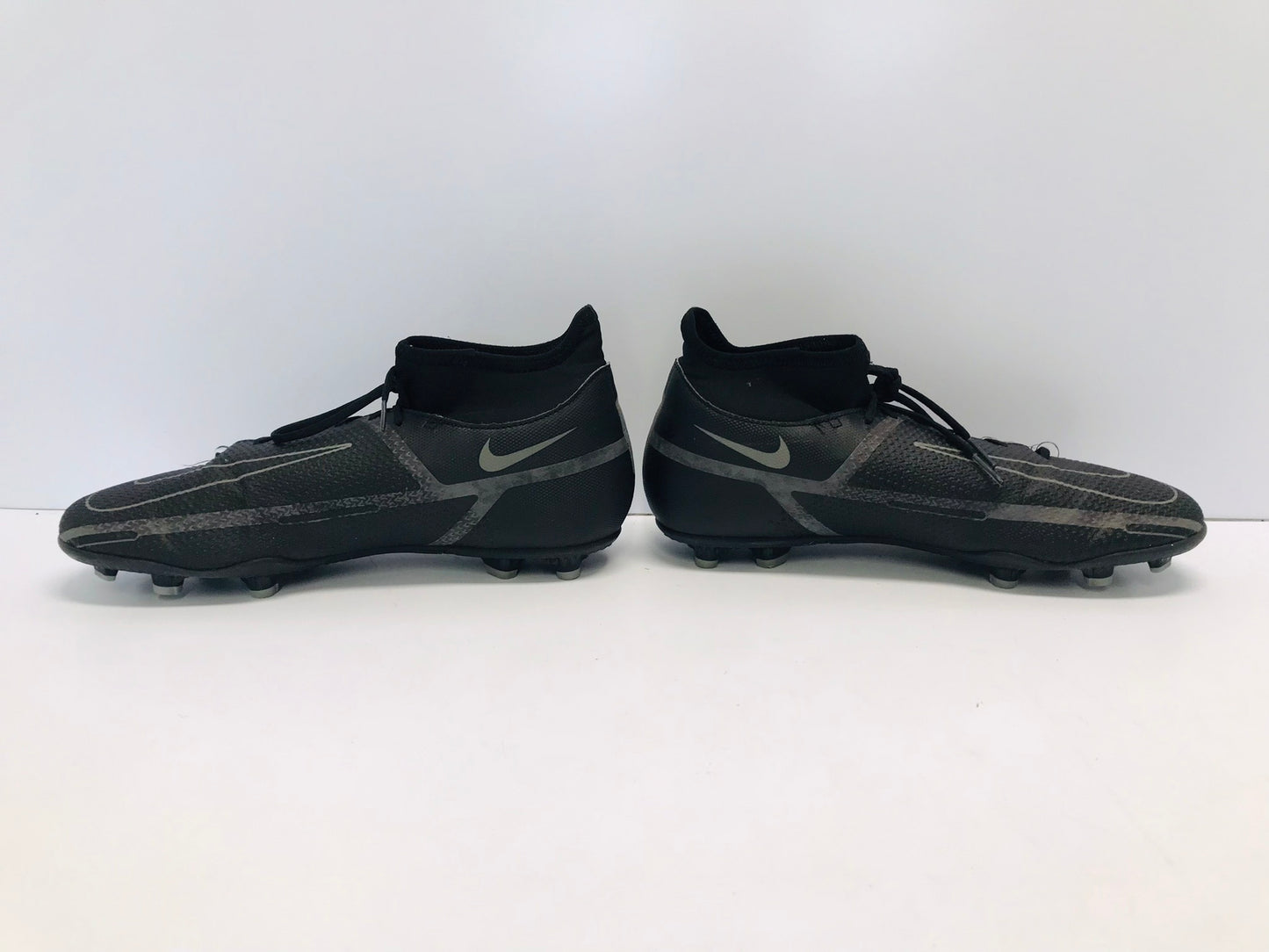 Soccer Shoes Cleats Men's Size 9.5 Nike Phantom With Slipper Foot Black Grey Excellent Like New