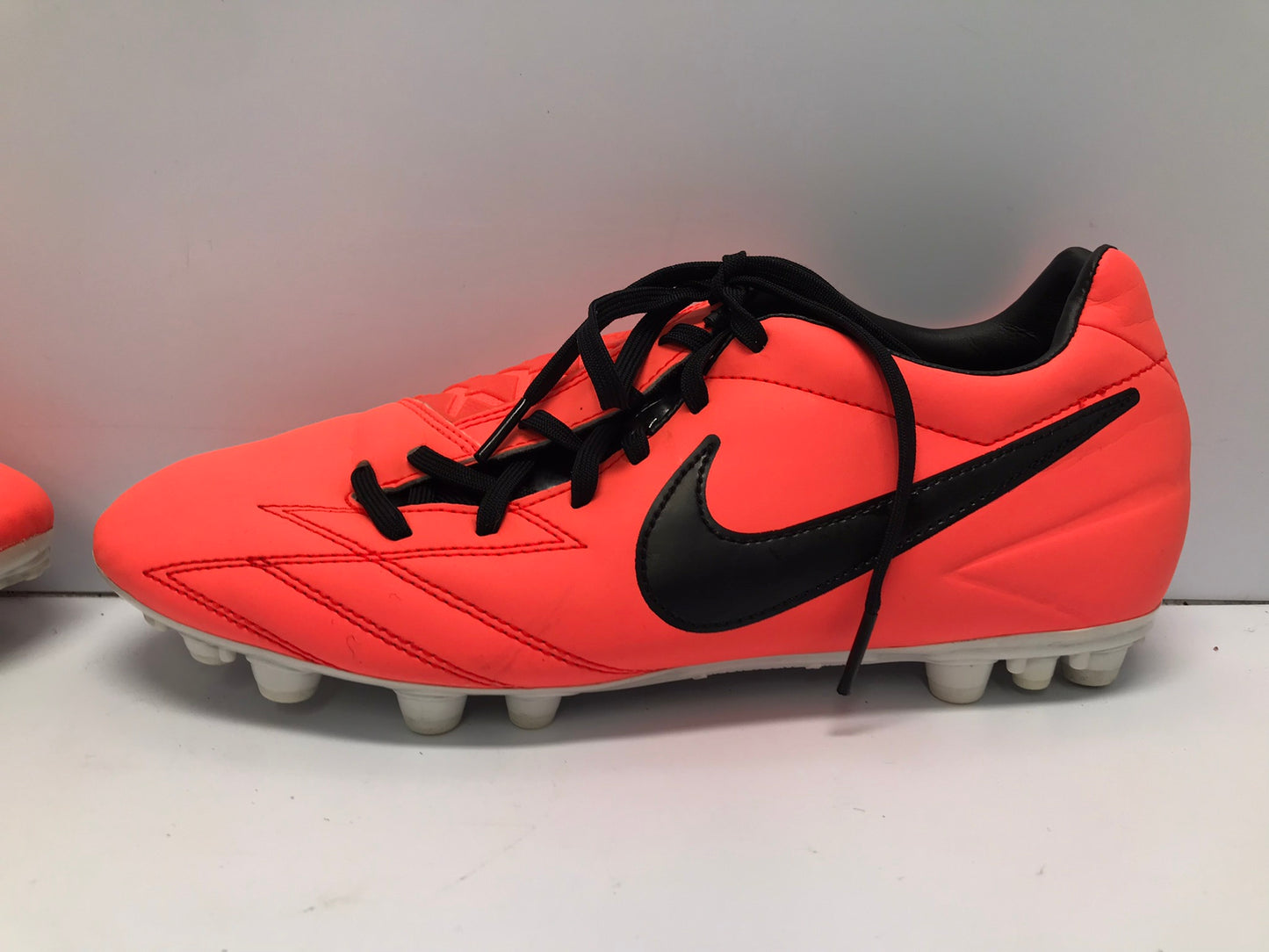 Soccer Shoes Cleats Men's Size 9.5 Nike Total Outstanding Quality Tangerine Black