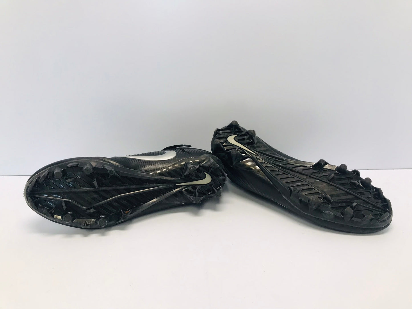 Soccer Shoes Cleats Men's Size 9 Nike Black Silver Slipper Foot Excellent
