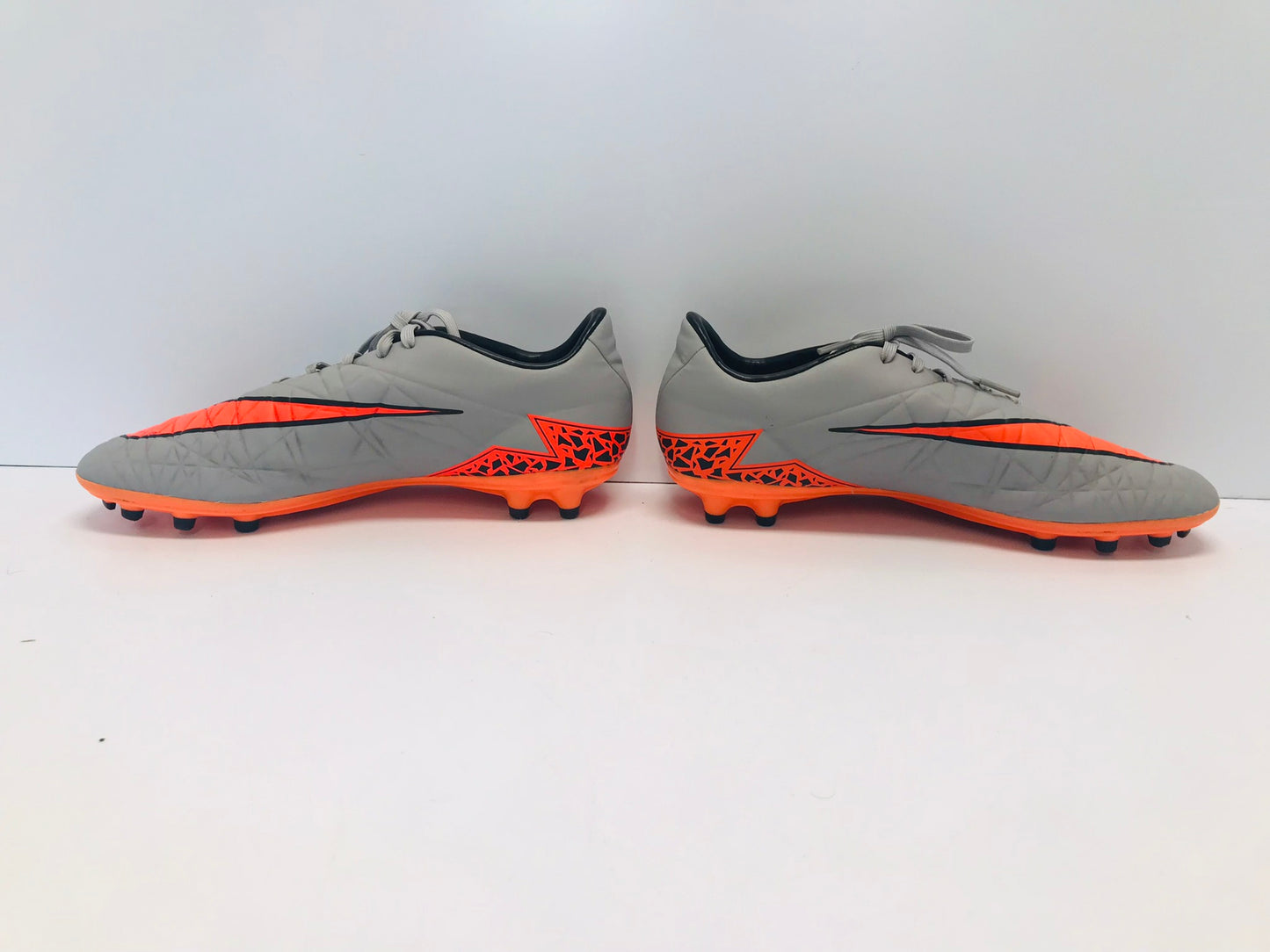 Soccer Shoes Cleats Men's Size 9 Nike Hypervenom Grey and Tangerine Like New