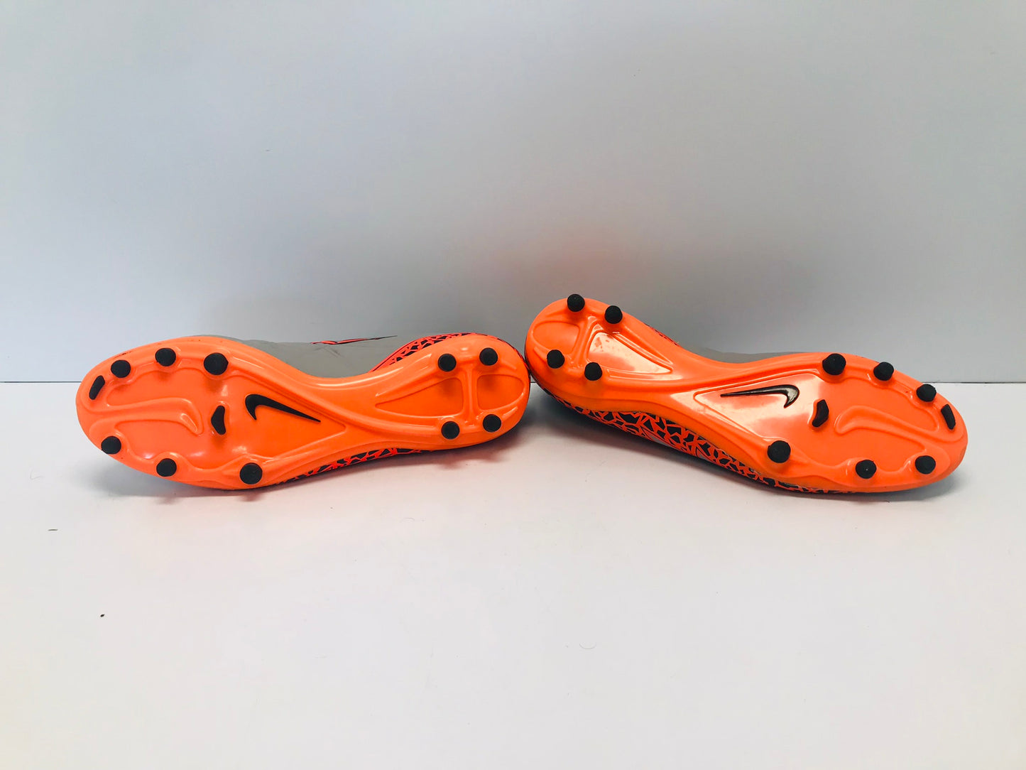 Soccer Shoes Cleats Men's Size 9 Nike Hypervenom Grey and Tangerine Like New