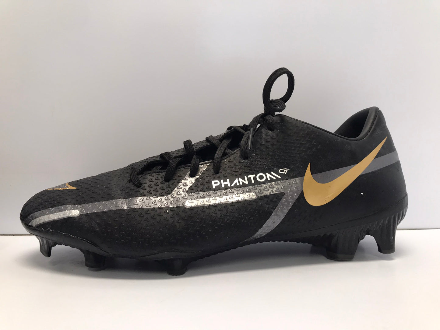 Soccer Shoes Cleats men's Size 8 Nike Phantom Black Silver Gold Excellent