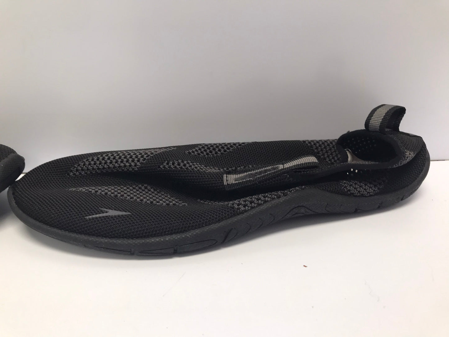 Surf Shoes Men's Size 10 Speedo Black