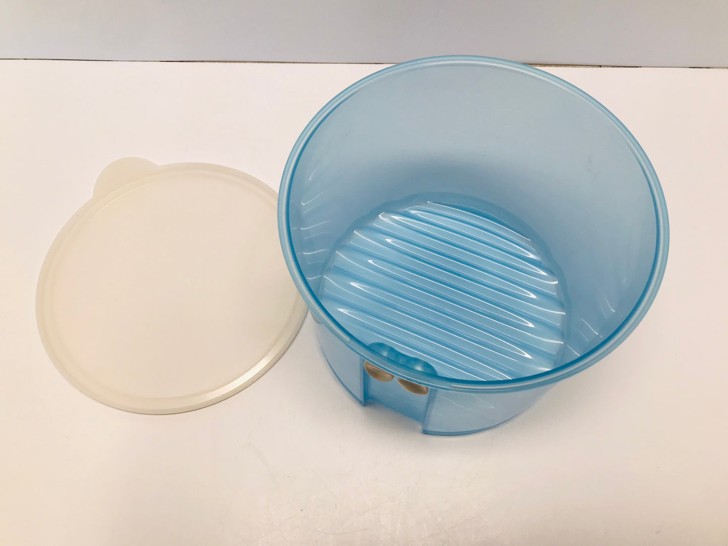 Tubberwear Fridge Smart Round Blue 20 Cups Vented Lettuce Cauliflower