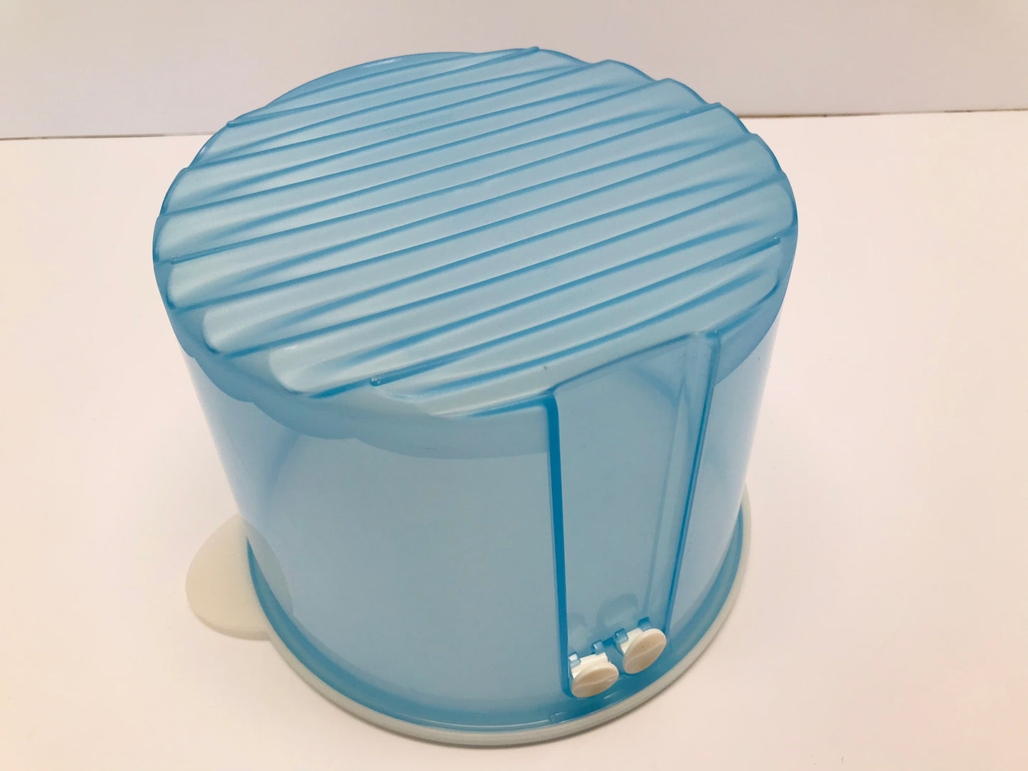 Tubberwear Fridge Smart Round Blue 20 Cups Vented Lettuce Cauliflower