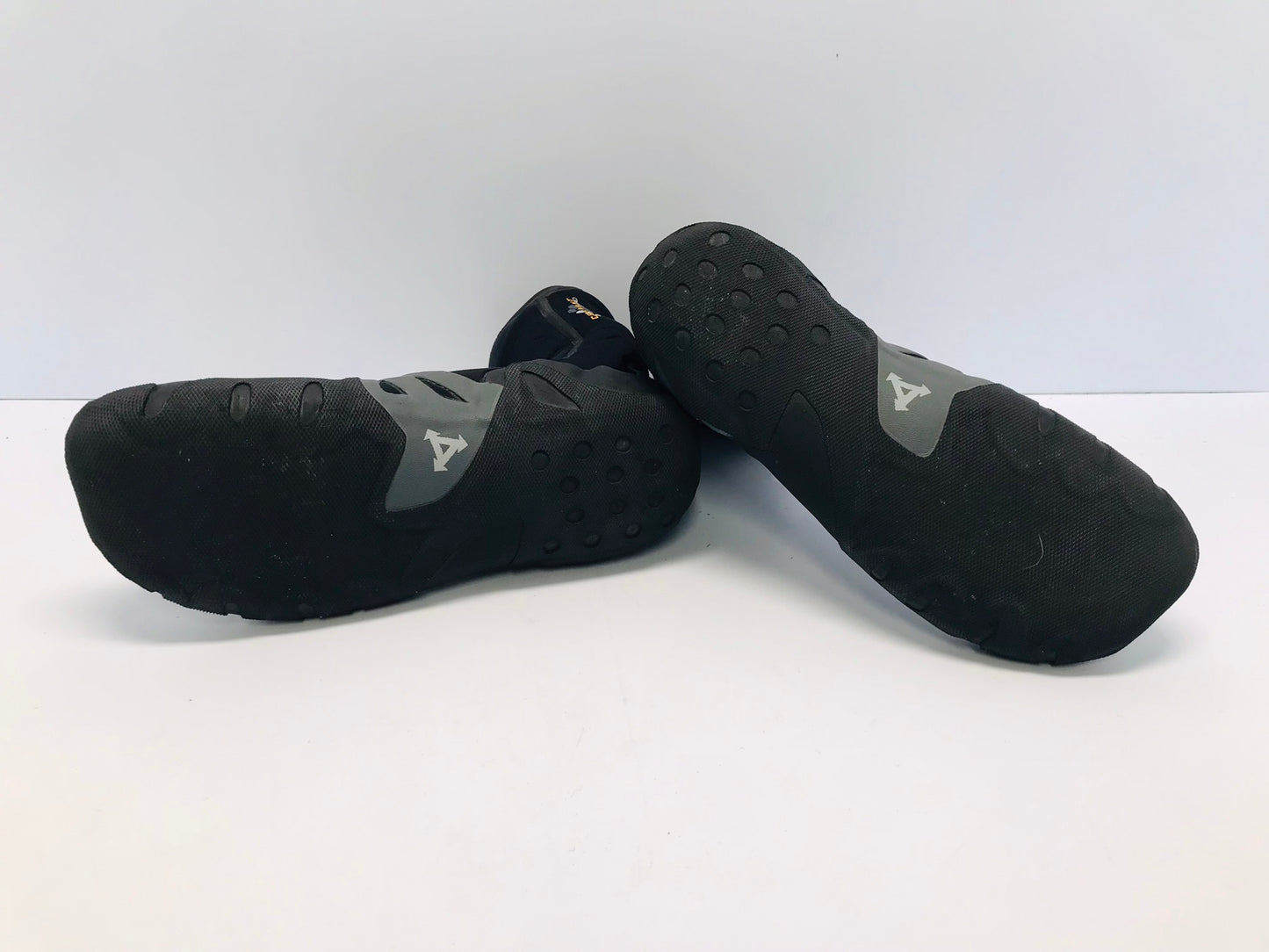 Wetsuit Booties Men's Size 13 Xcel Drylock Celliant 7 mm Black As New