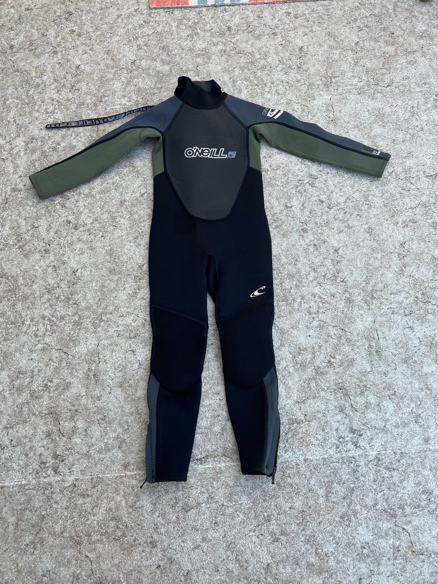 Wetsuit Child Size  4 Sage Green Black O'Neill Full 3-2 mm Neoprene Zippers Up Ankles Outstanding Quality Like New