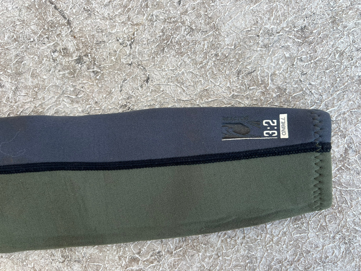 Wetsuit Child Size 4 Sage Green Black O'Neill Full 3-2 mm Neoprene Zippers Up Ankles Outstanding Quality Like New