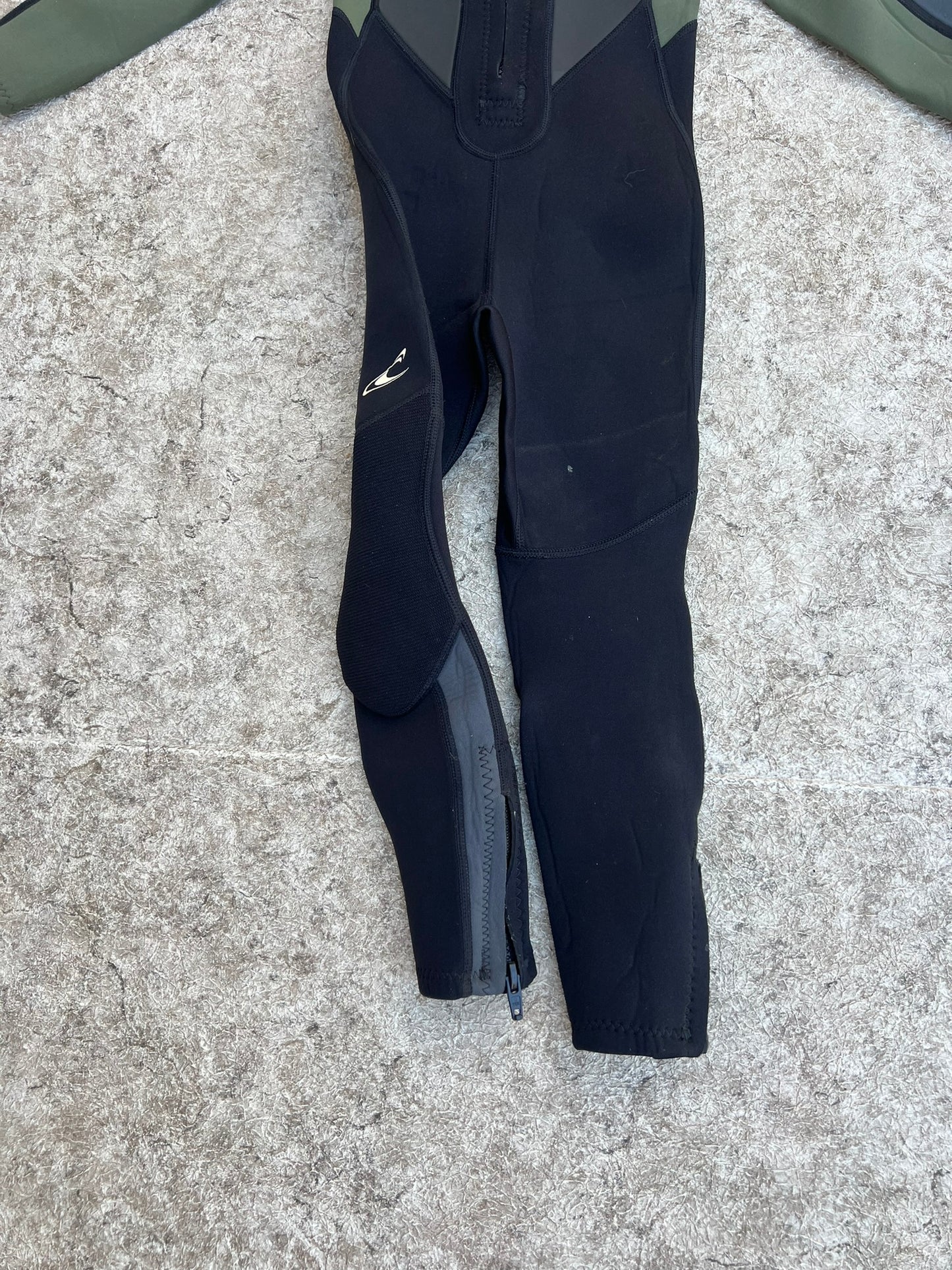 Wetsuit Child Size  4 Sage Green Black O'Neill Full 3-2 mm Neoprene Zippers Up Ankles Outstanding Quality Like New