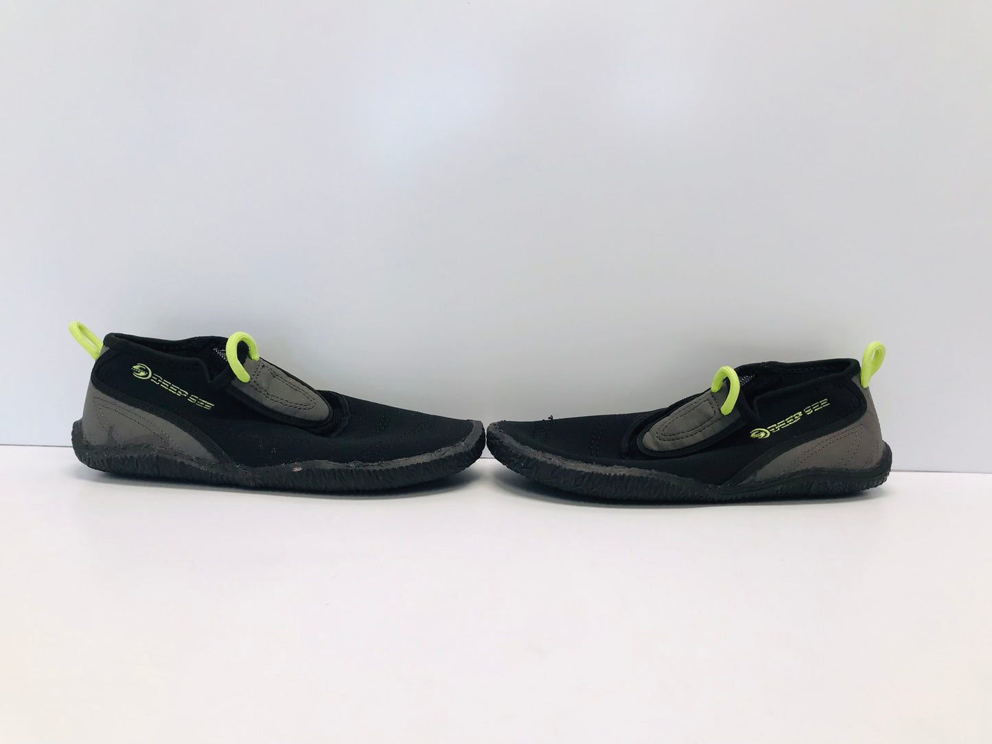 Wetsuit Deep Sea Scuba Diving Swim Booties Ladies Size 6 Black Lime Like New