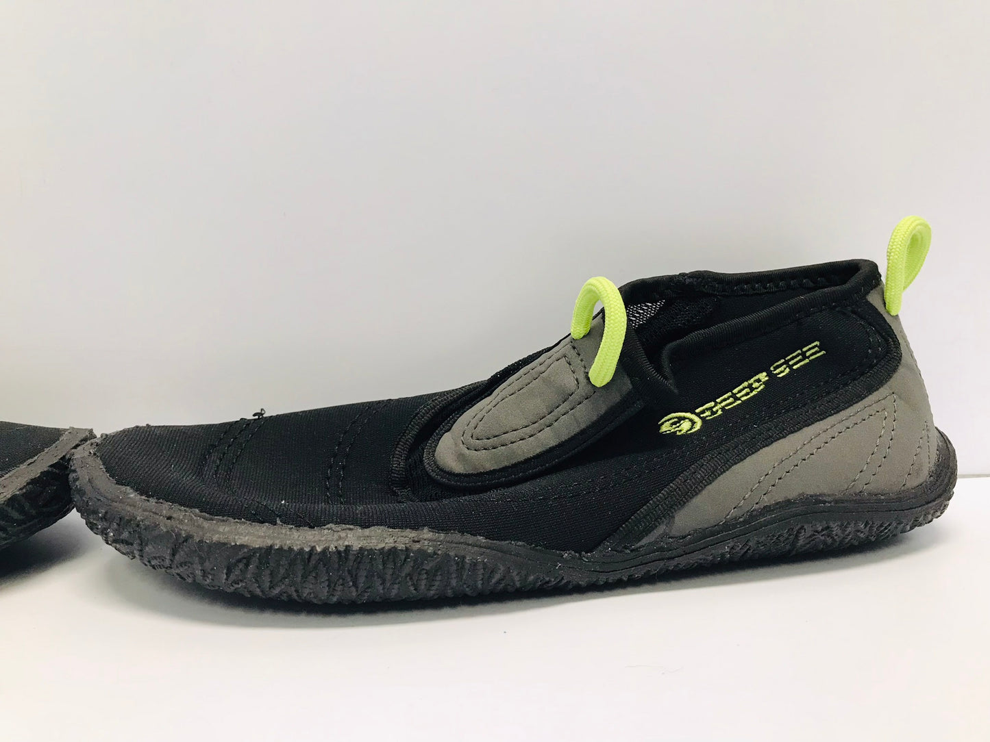 Wetsuit Deep Sea Scuba Diving Swim Booties Ladies Size 6 Black Lime Like New