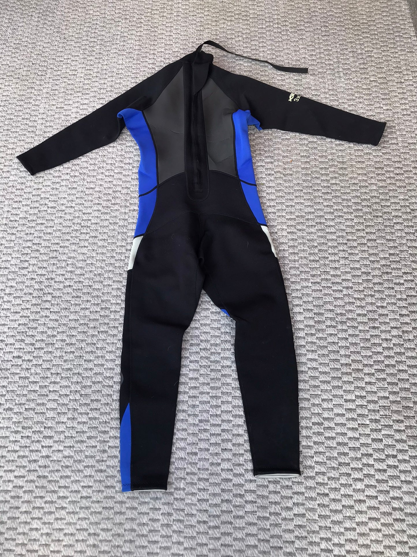 Wetsuit Full Size Men's Small 3-2 mm Black Blue Neoprene Like New
