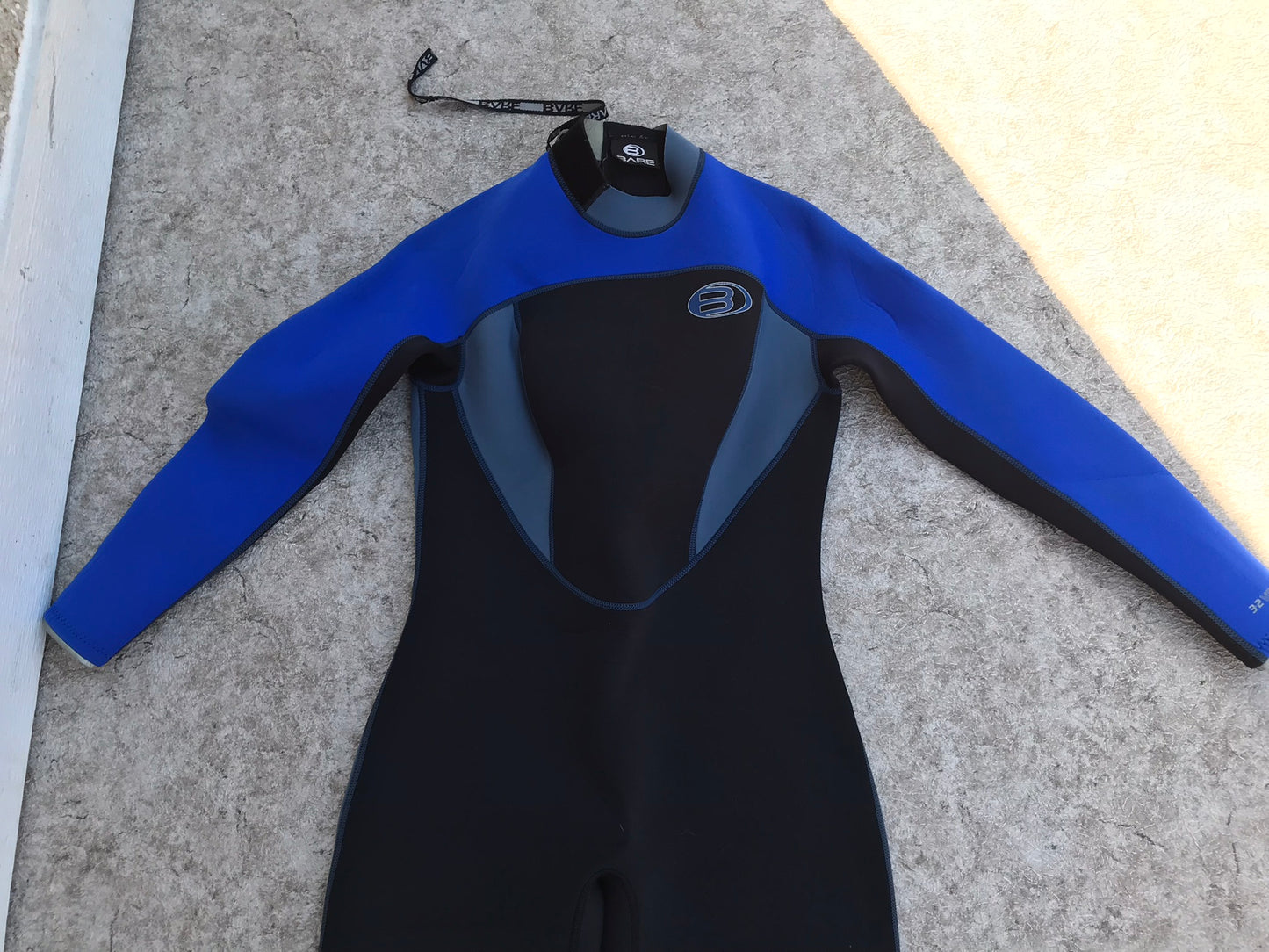 Wetsuit Men Size Medium Full 2- 3 mm Neoprene Bare Surf, Kayak, PaddleBoard Black Blue Excellent