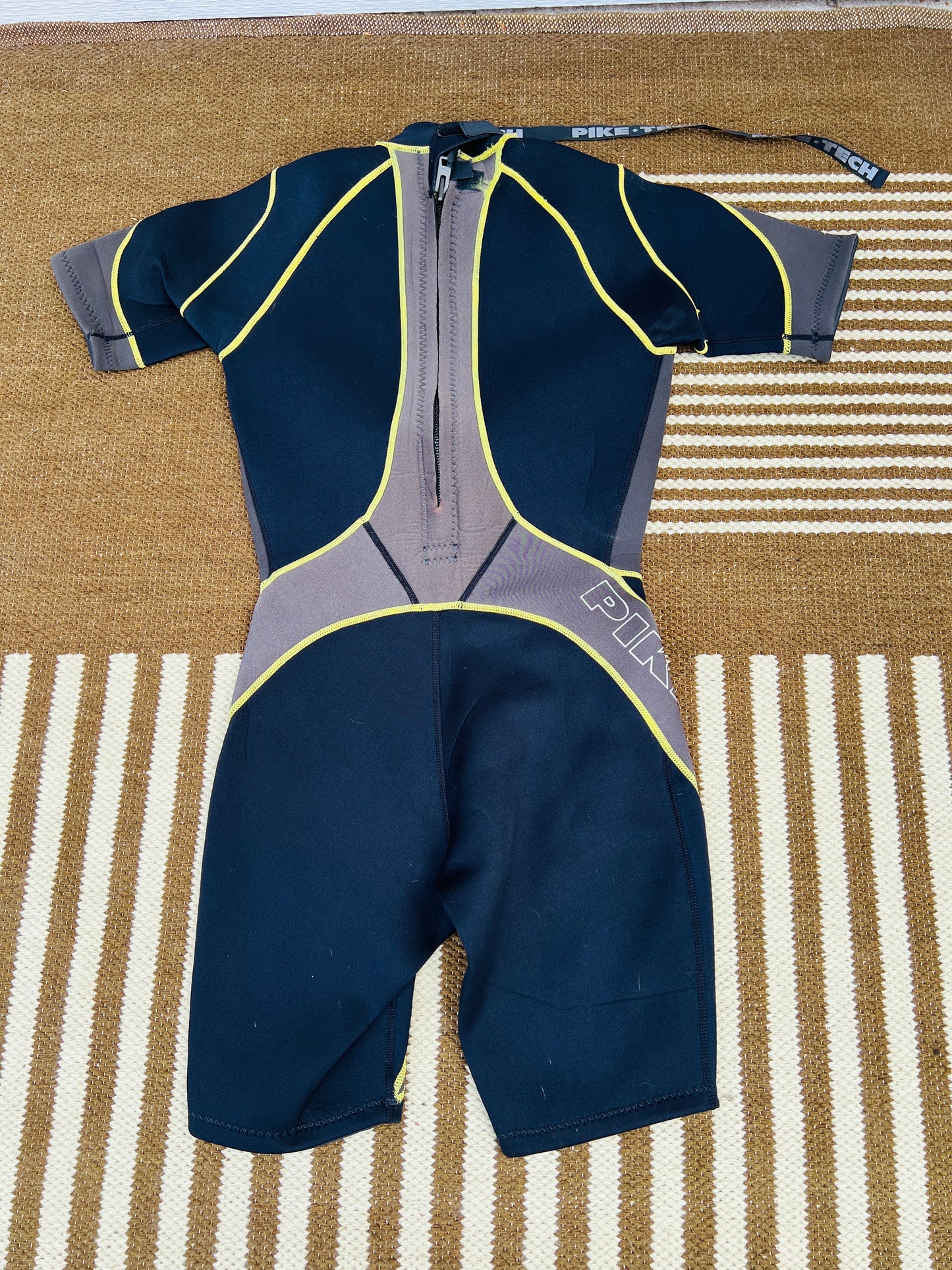 Wetsuit Men's Size Medium Pike Teck 2-3mm Black Grey Lime Surf Paddle Kayak