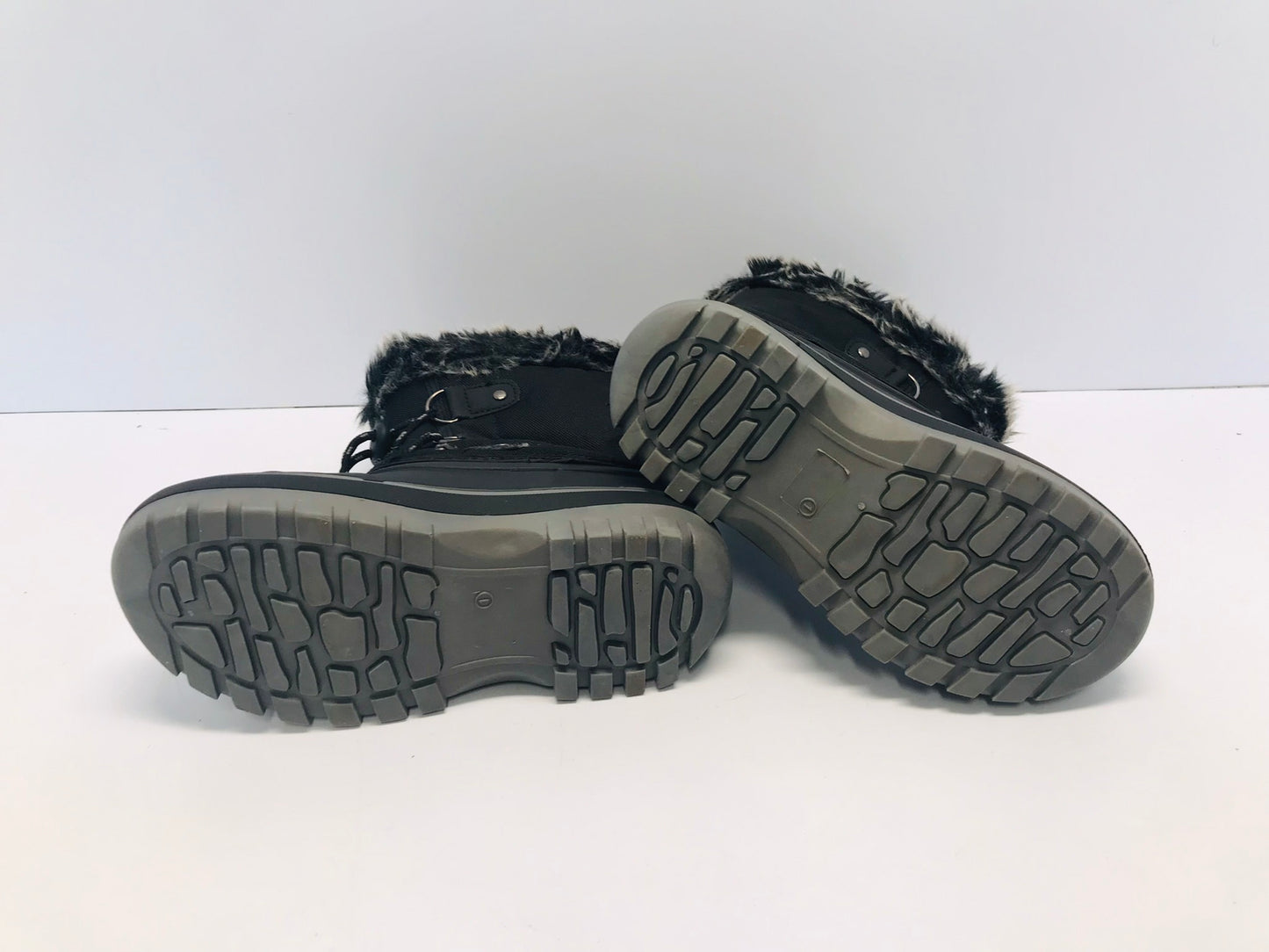 Winter Boots Child Size 1 Canadian Black With Faux Fur Like New