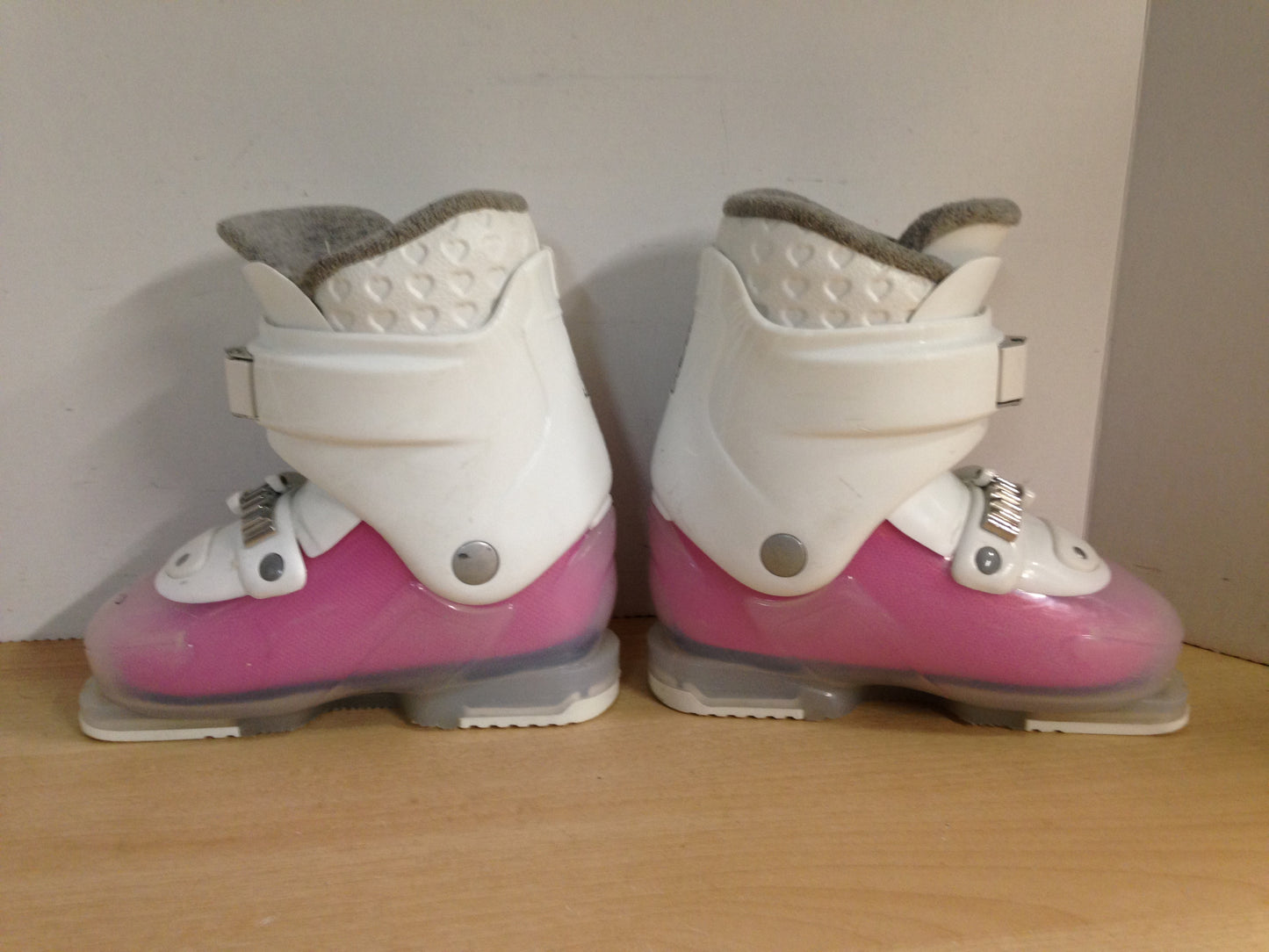 Ski Boots Mondo Size 20.5 Child Shoe Size 2.5 Mondo 250 mm Dalbello Pink White Fantastic Quality