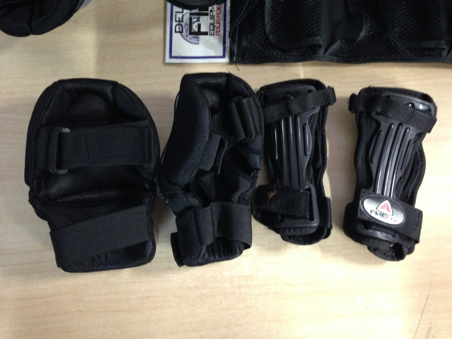 Inline Roller Skates Protective Knee Wrist Elbow Pads Firefly Adult X Large New Demo Model