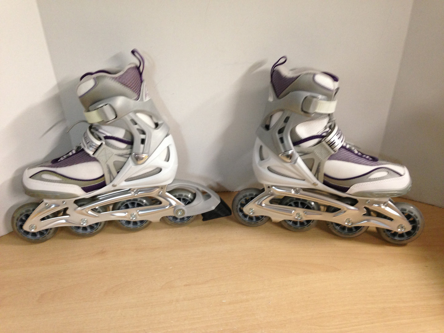 Inline Roller Skates Ladies Size 7 Rollerblades Brand New Without Box Purple Rubber Tires