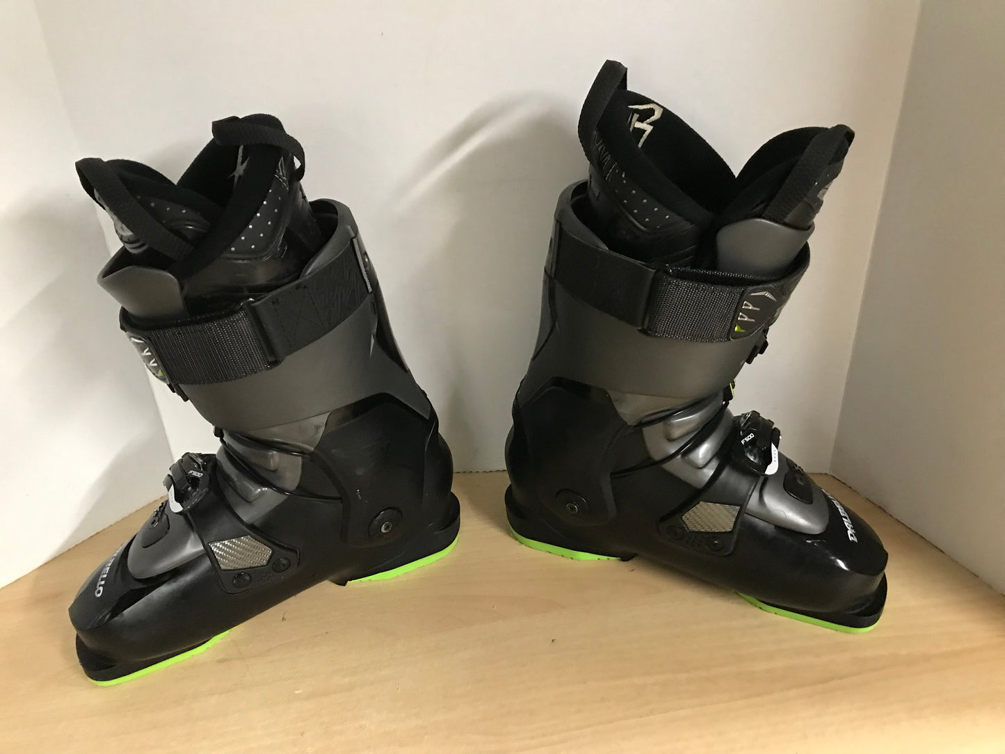 Ski Boots Mondo Size 26.5 Men's Size 8 Ladies Size 9 307 mm Dalbello Krypton Black Lime Excellent