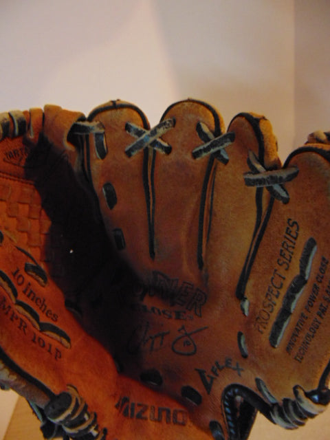 Baseball Glove Child Size 10 inch Mizuno Soft Leather Brown Black Fits on Left Hand