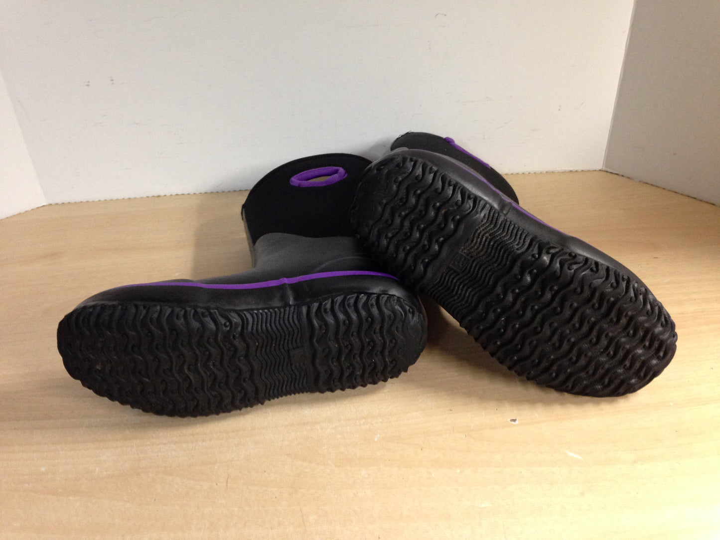 Bogs Style Child Size 3 Neoprene Rubber Rain Winter Boots Waterproof Black and Purple Excellent