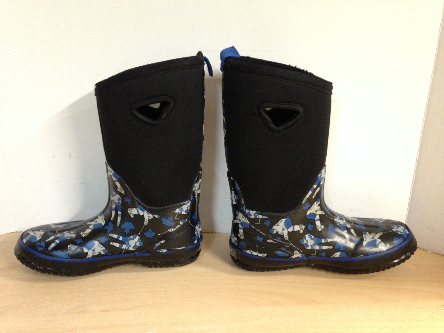 Bogs Style Child Size 4 Storm Neoprene Rubber Rain Winter Boots Waterproof Black Blue Hockey Excellent
